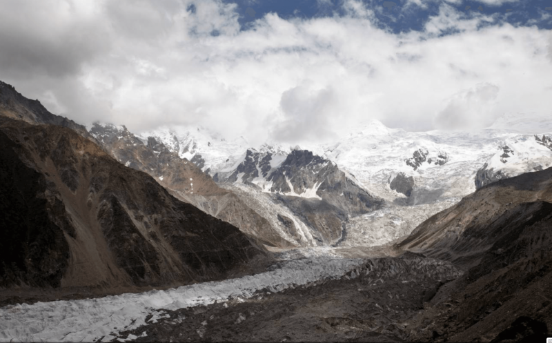 Ledovec pod vrchem Nanga Parbat