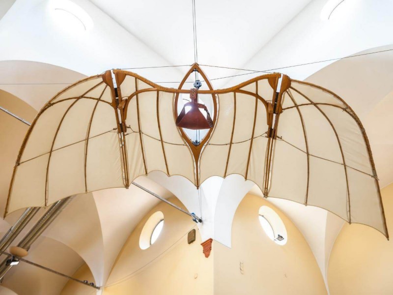 Model létajícího stroje Leonarda da Vinciho v Muzeu vědy a techniky v Miláně.