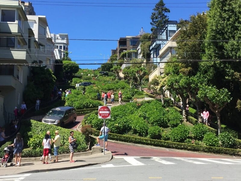 Nejklikatější ulice v San Franciscu, Lombard Street.