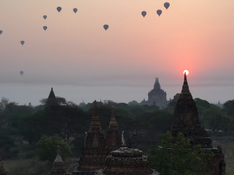 Východ slunce Bagan, Barma