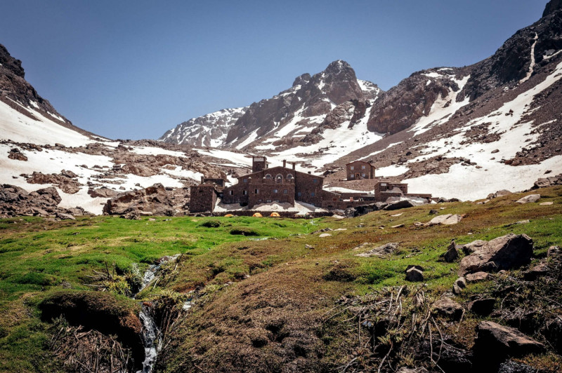 Cíl prvního dne výstupu - horská chata Refuge du Toubkal.