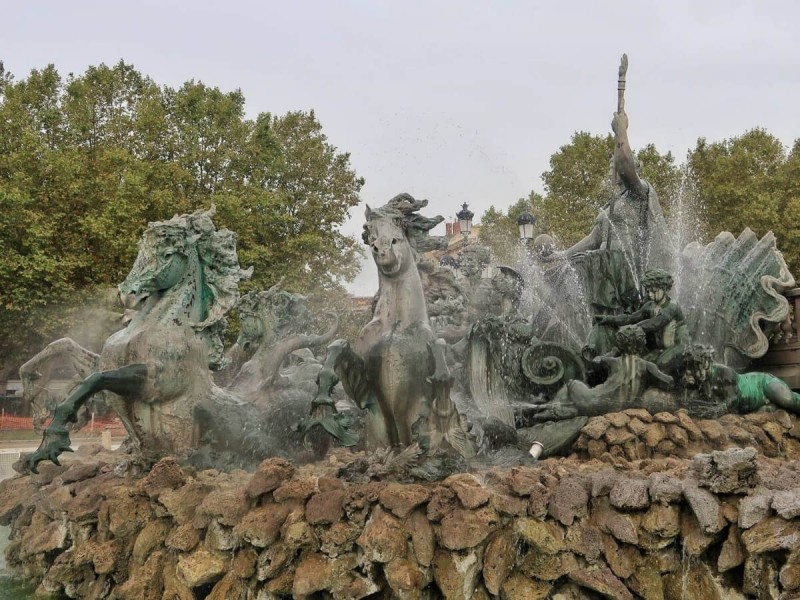 Sochy koní na Monument aux Girondins.