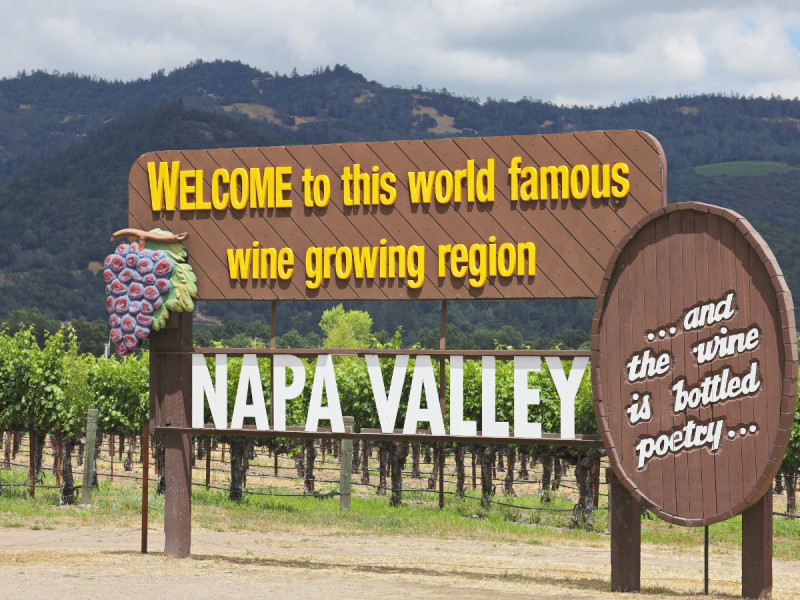 Uvítací cedule Napa Valley u Calistogy v Kalifornii.