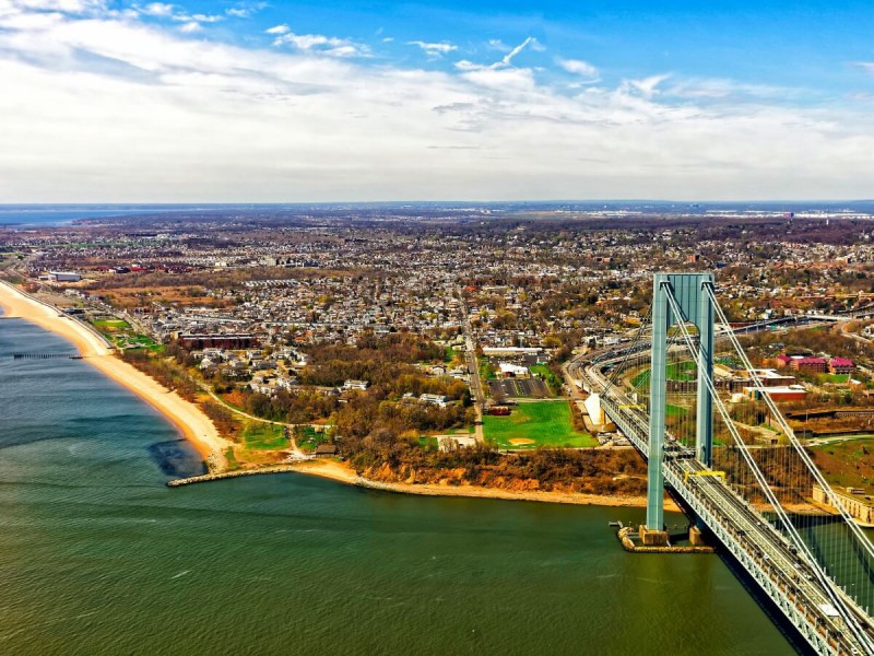 Most Verrazano-Narrows Bridge v New Yorku.