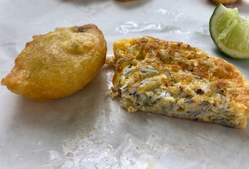 Tradiční pokrm whitebait fritters.
