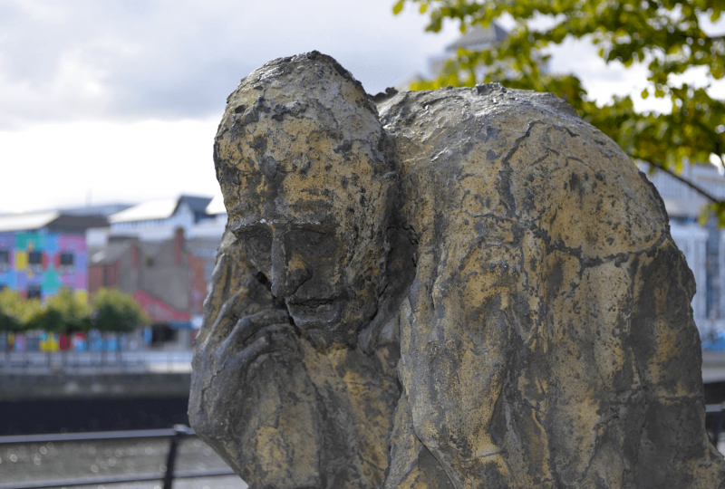 Památník hladomoru od irského sochaře Rowana Gillespieho
