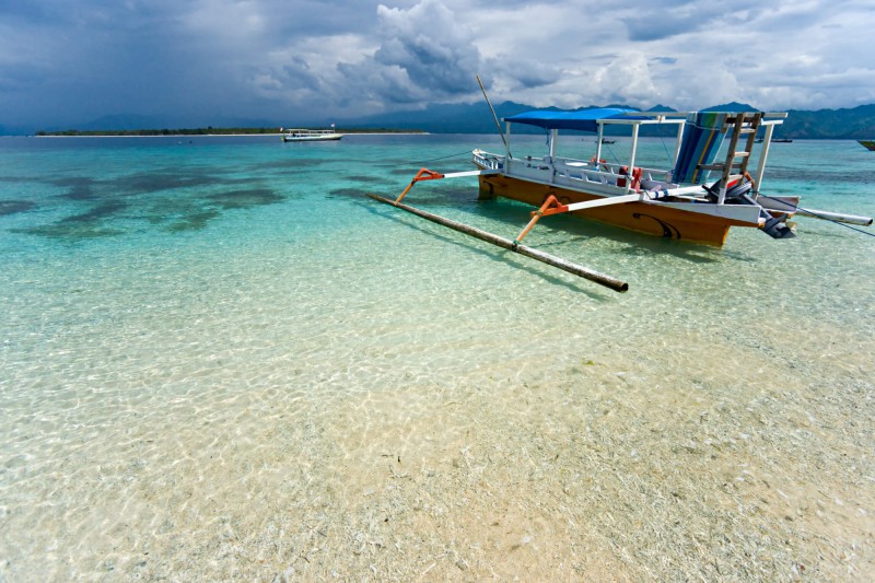 Nádherná průzračná pláž na Bali