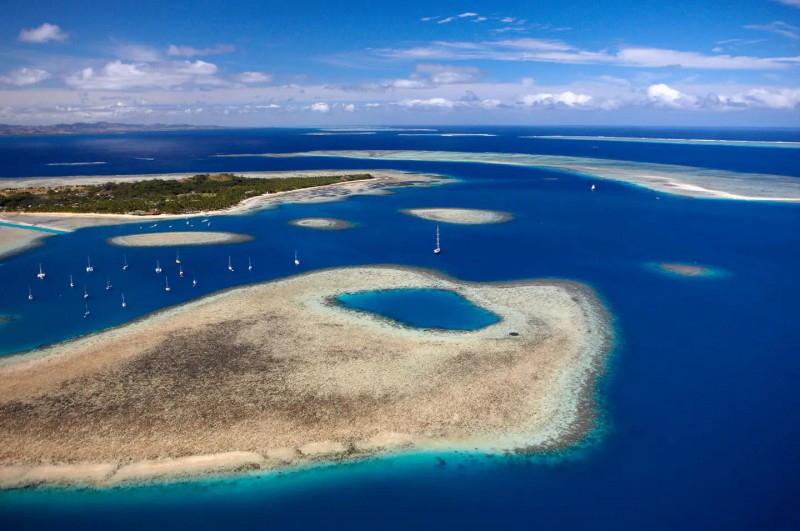 Malé ostrůvky na Fidži Coral Coast.