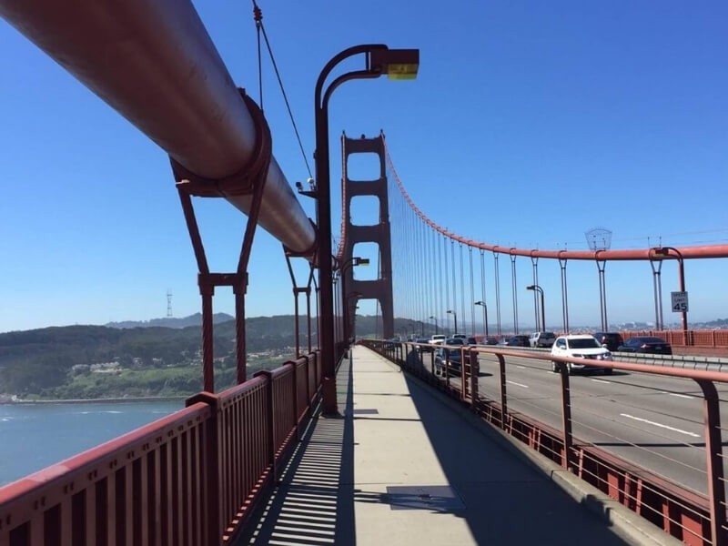 Procházka na mostě Golden Gate Bridge a výhledy na San Francisco.