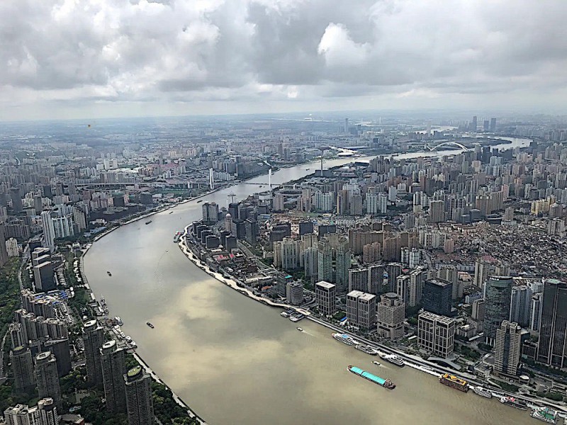 Řeka Huangpu tekoucí pŕes Šanghaj.