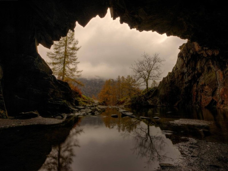 Výhled z jeskyně Rydal Cave.