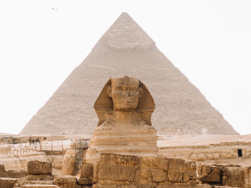 Sfinga a pyramídy v Gíze