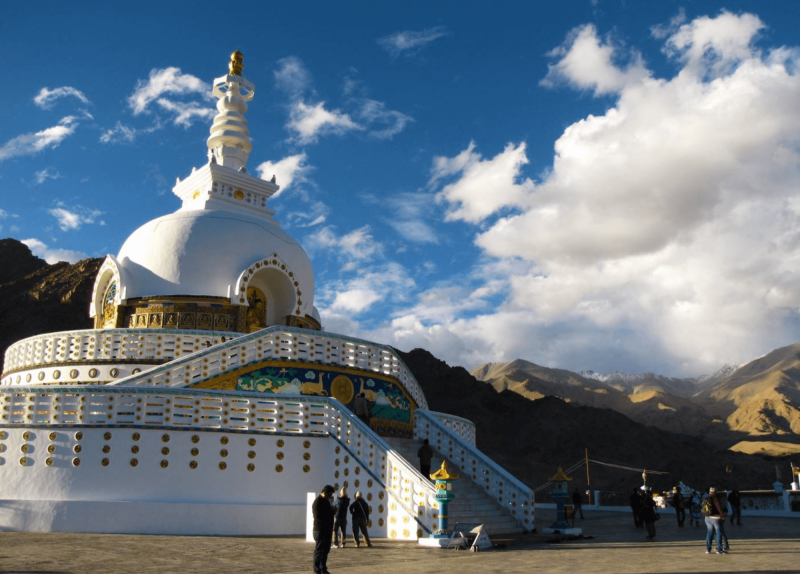  Náboženské místo Shanti stupa ve městě Leh