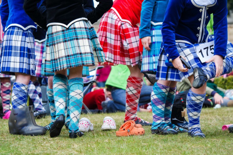 Skotské hry (Highland Games).