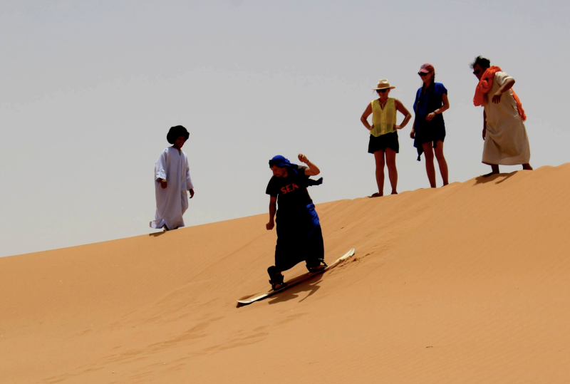 Sandboarding na Sahaře