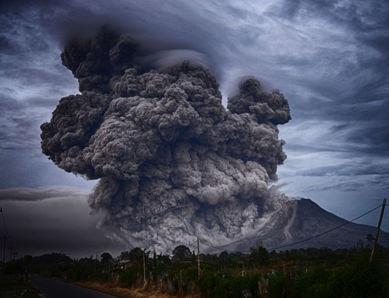 Erupce sopky Sinabung v Indonésii