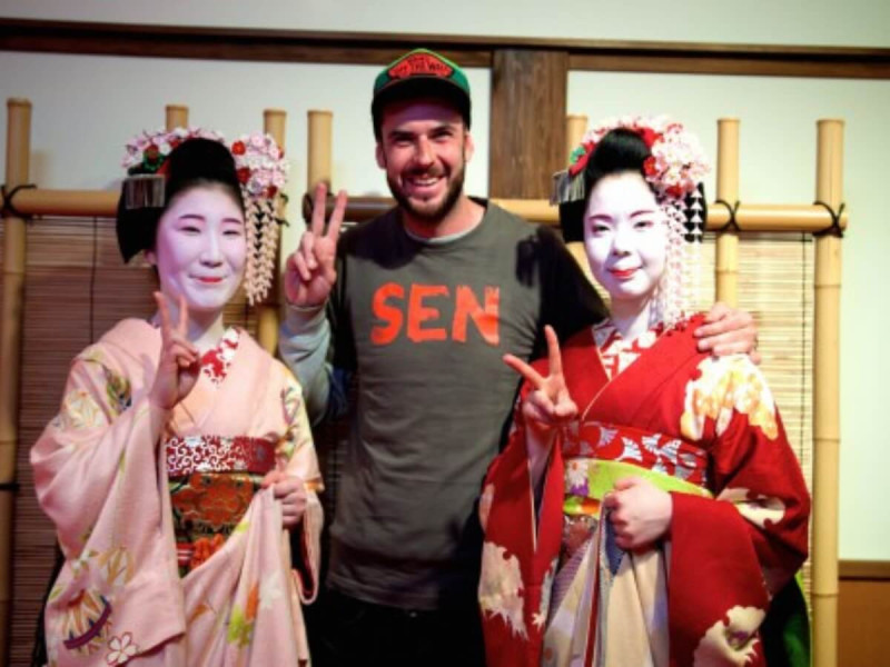 Průvodce CK SEN v čajovně Fukujuen s Japonkami.