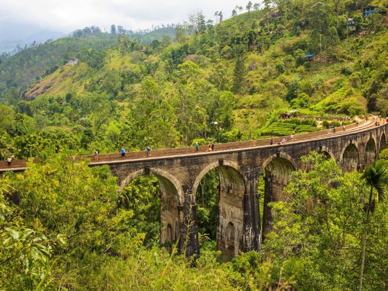 Most Nine Arches Bridge na Srí Lance.