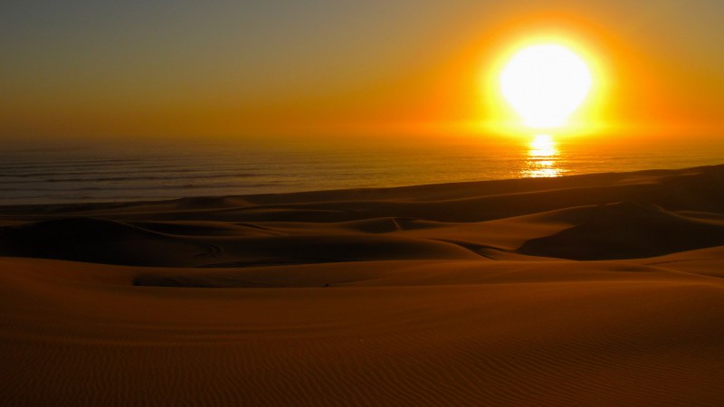 Západ slunce v poušti Namib