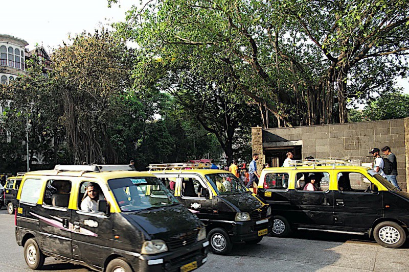 Taxíky v Bombaji.