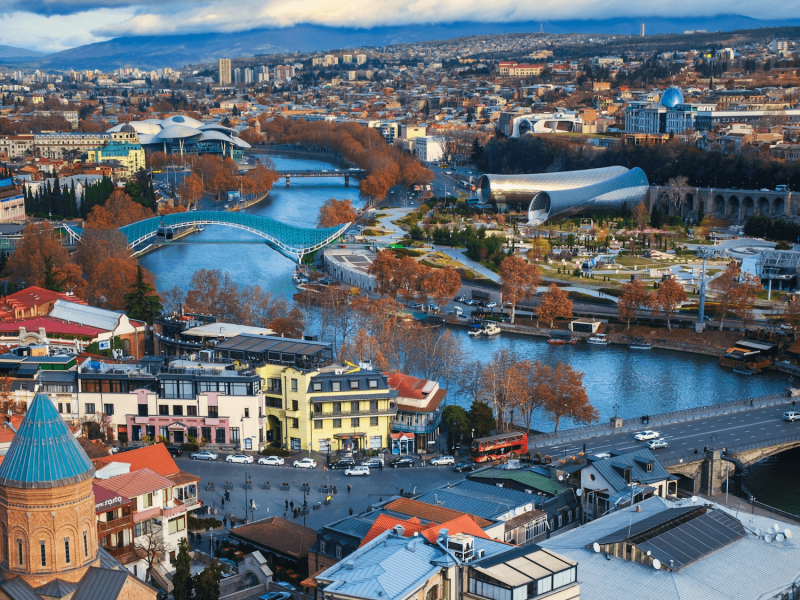 Výhled na Tbilisi.