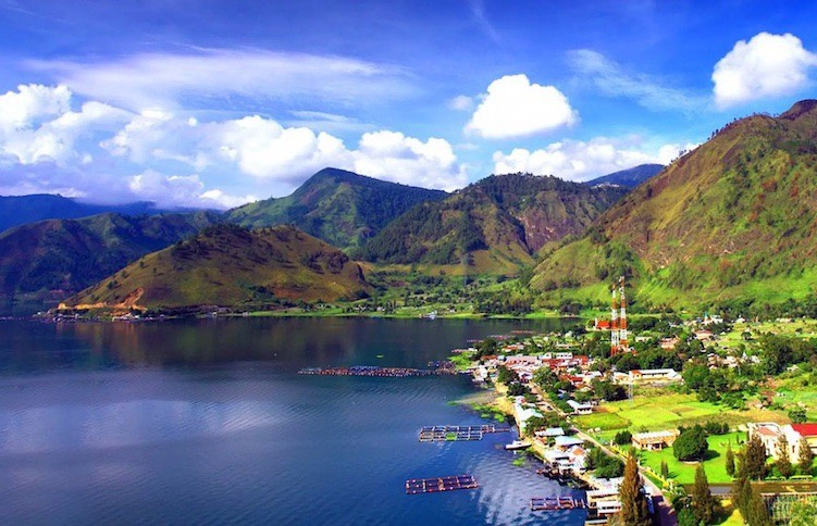 Jezero Toba.