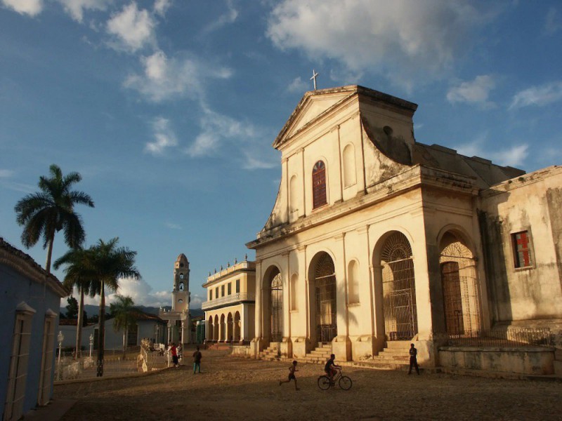 Kostel na hlavním náměstí v Trinidadu.