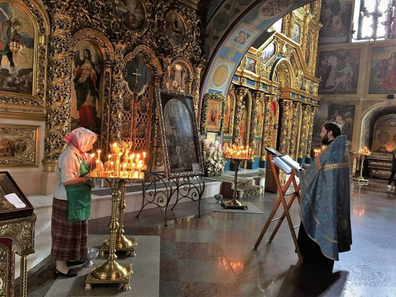 Mše v pravoslavném kostele na Ukrajině.