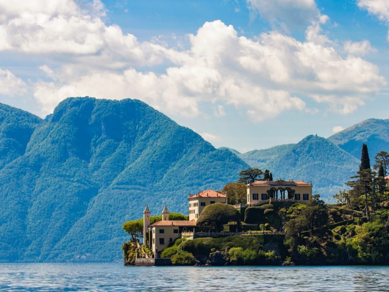 Villa Balbaniello na jezeře Lago di Como.