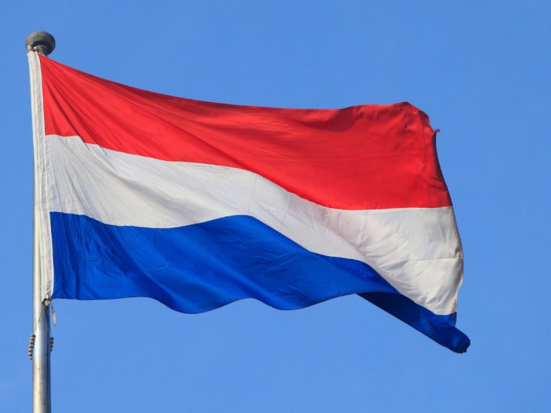 Stejná vlajka Nizozemska a Lucemburska.