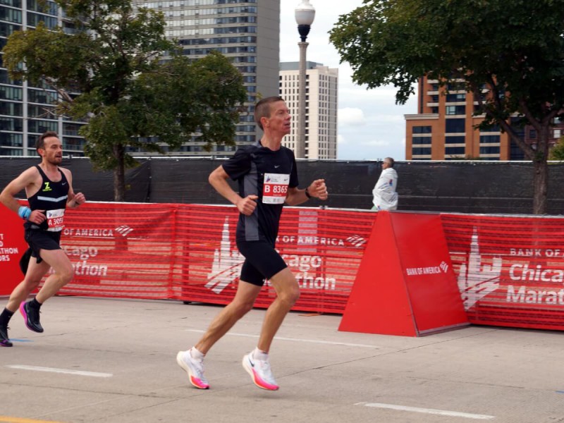 Jozef Zelizňák během maratonu v Chicagu.