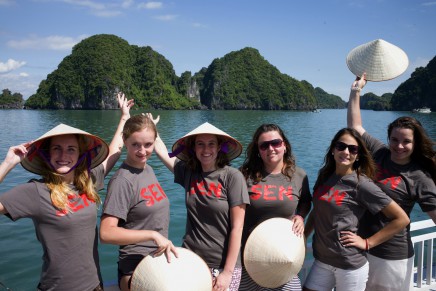 Se SNEM na pronajaté lodi po Halong Bay