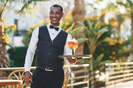 Váš osobní komorník (butler) vám splní všechny vaše požadavky. Jste připraveni na luxus na vysoké úrovni? Tady ho najdete.