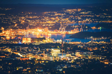 Noční pohled na Oslo.