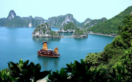 Plavba po Halong Bay je velkým zážitkem