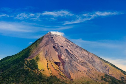 Věčně modré nebe a sopka v pozadí, to je Kostarika