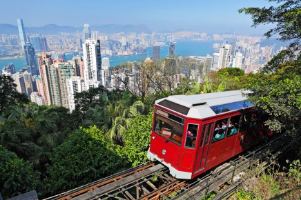 Jízda slavnou lanovkou Peak Tram na Victoria Peak