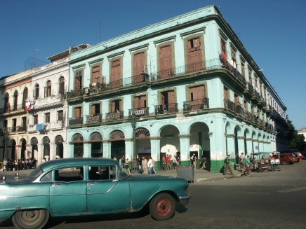 Čekají Vás typické uličky Havany