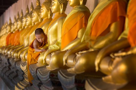 Budhistický mnich v klášteře 