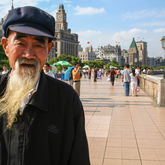 I návštěvníci z čínského venkova umí být úžasným kontrastem k městu, které prezentuje nejmodernější tvář říše středu.