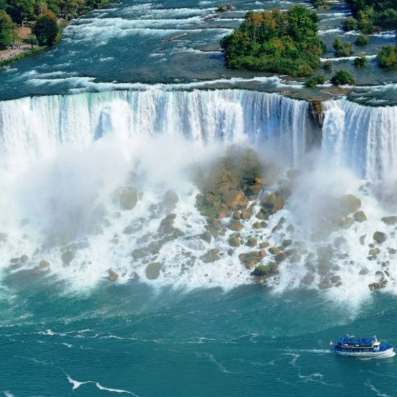 Niagarské vodopády - Americké vodopády, které hezky uvidíte jen z kanadské strany