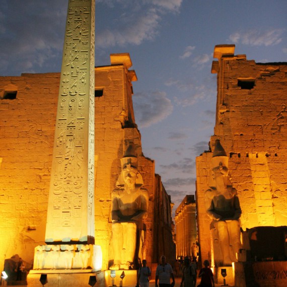 Luxorský chrám v noci