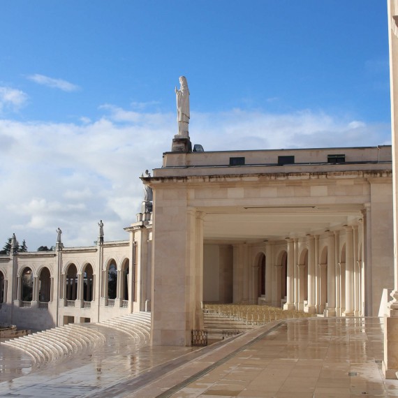 Prohlédneme si i poutní místo Fatima 