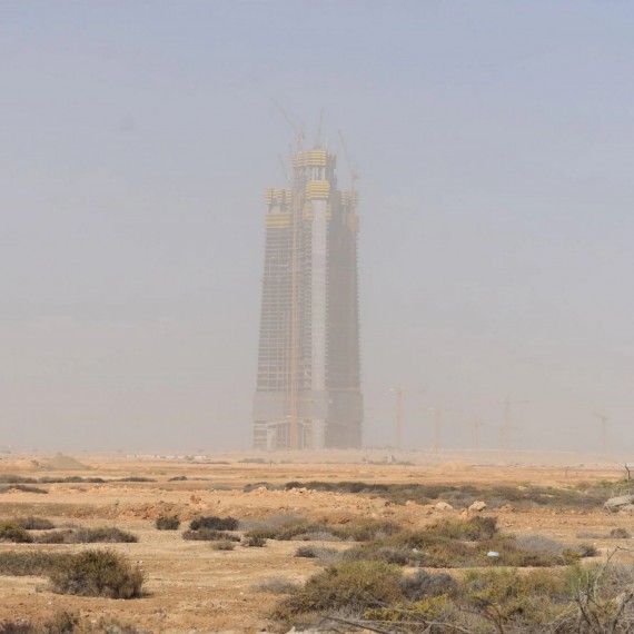 Toto měla být nejvyšší budova světa, Jeddah tower. Dnes je to oblast duchů.