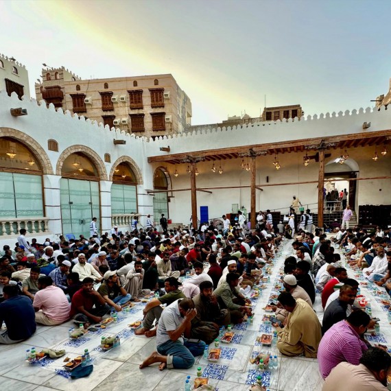 Uvnitř 1400 let staré mešity Al Šáfií