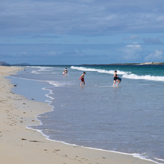 Pláž LUSKENTYRE BEACH bývá opakovaně vyhlášena mezi nejkrásnějšími plážemi světa a v mezinárodních žebříčcích předbíhá pláže z Karibiku či Polynésie.