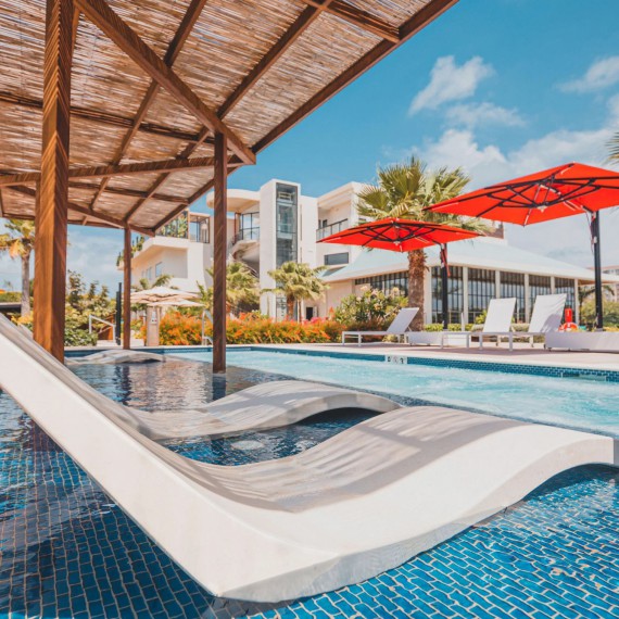 Bazény Radisson Blue na Arubě