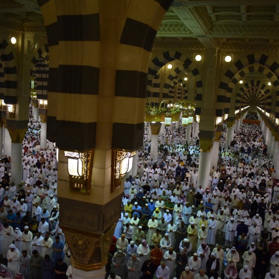 Pátek v gigantické prorokové mešitě. Neuvěřitelný spirituální zážitek prozatím dostupný jen našim muslimským klientům