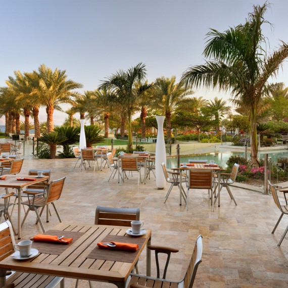 Hlavní hotelová restaurace Najel v Mövenpick Resort & Spa Tala Bay Aqaba 