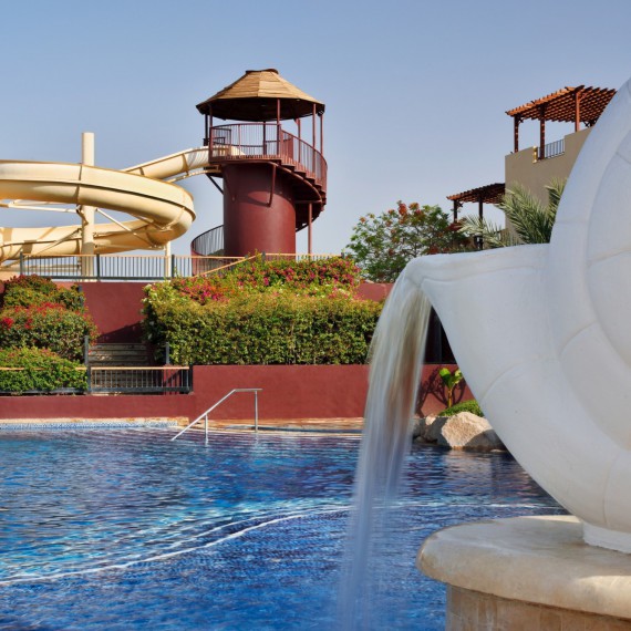 Velký resort s množstvím atrakcí a prostoru  Mövenpick Resort & Spa Tala Bay Aqaba 